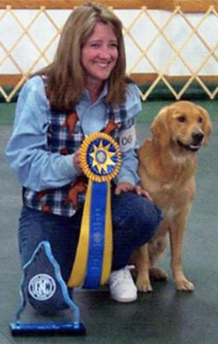 Ida Red's Wakemup Riverdance UD JH WC OD is the mother of the "Dance" litter. Here she is winning High in Trial her first time out in Novice with a score of 199.5! River has all of her clearances and is OFA "Excellent" with Penn Hip in the 90th percentile.
