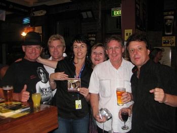 KERI McINERNEY, MICHAEL OROUKE WITH ALETA AND THE RIVER BAND. Keri and her band met up with Cairns Radio personality Aleta Tulk after shows at the Tamworth Country Music Festival. Aleta shows off Keri's collaborative single, 'Stuck In The Middle With You'.
