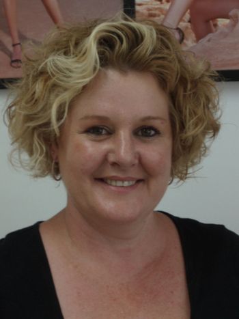 JO FROM "HEADLINES" HERVEY BAY. QLD Jo is my wonderful hairdresser from "Headlines Hair and Beauty" in Hervey Bay. She is a wonderful supporter of my career and I can't thank her enough for the beautiful hair designs she produces for me. I LOVE 'Headlines Hair and Beauty"!!
