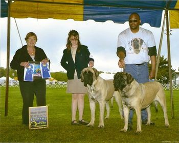 Best Bred By Exhibitor, Dog AND Bitch to M.C. and Ron, for Pickle and Potamus.
