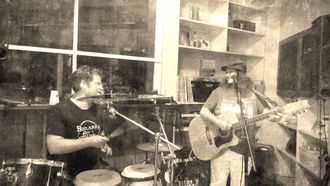 SharDave photos - playing live at the Kernot Food and Wine Store, Kernot, 2023