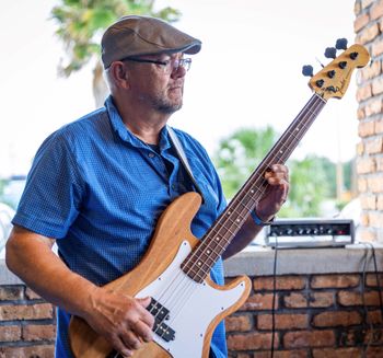 Craig Nielsen, Bass
