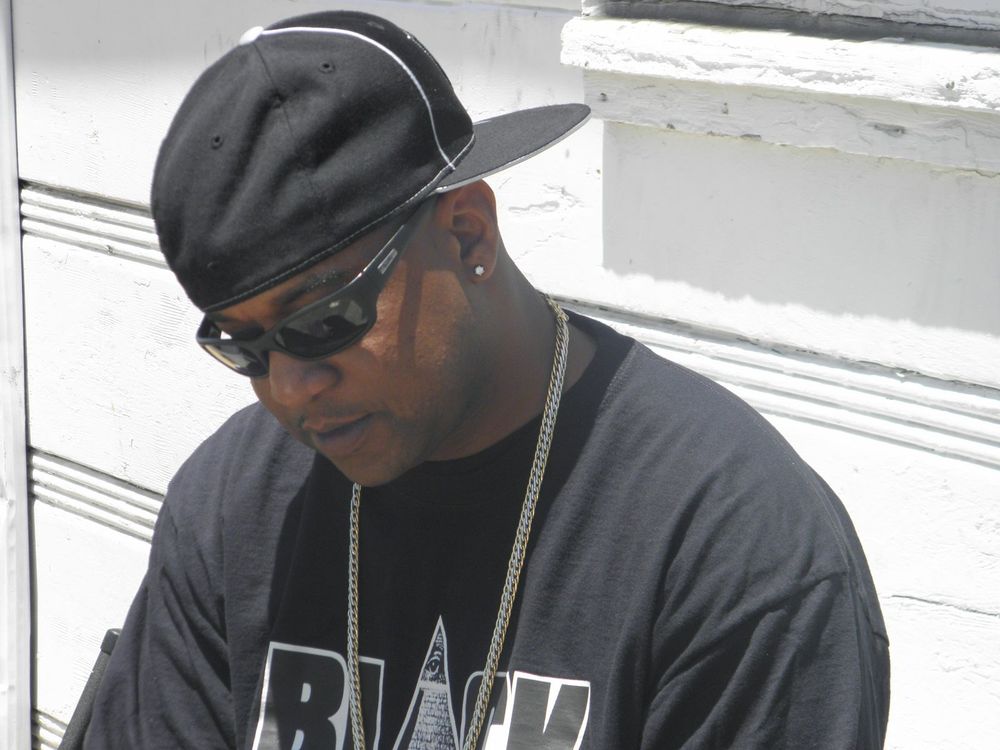 Rich Tycoon (Ain't Goin Nowhere Video Set)