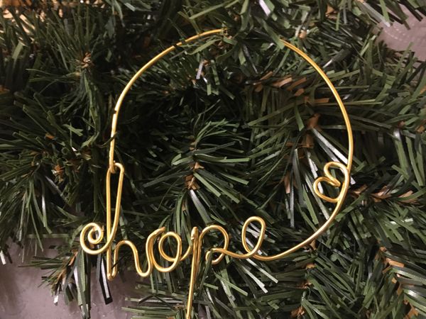 “Hope” Wire Ornament - Gold