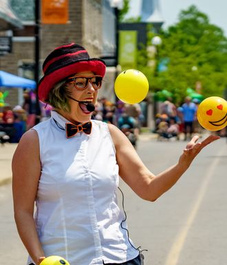 professional busker juggling at Kemptville buskerfest - visit Kemptville on may 20th to see live acts like this performer