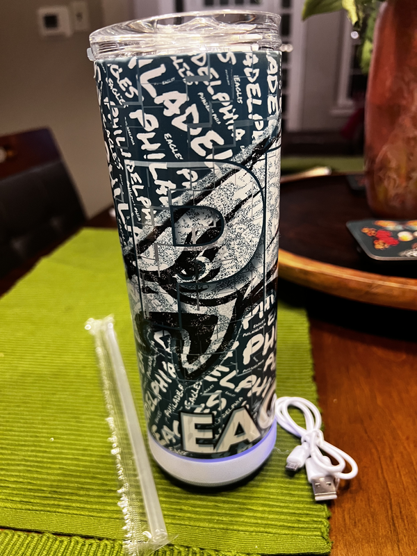 Eagles tumbler – Salina'sBloomingCreations