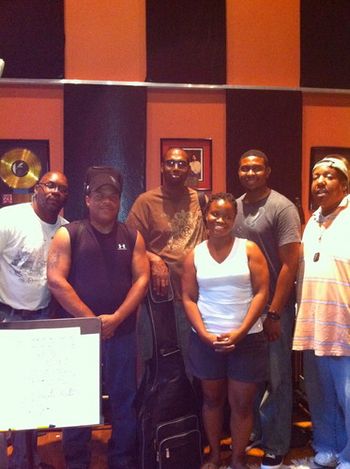 Donald, Wendell, Gerald, Nneka, Myles and Richard working on Nneka's new songs.
