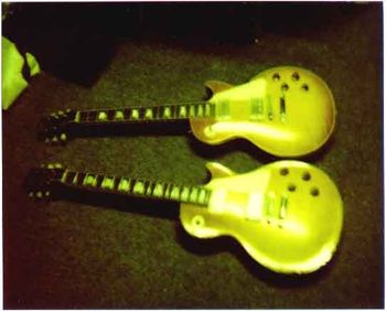 Mark's Gold-Top and Sunburst Les Paul's, also with big fat necks!
