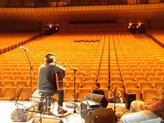 Open for Tommy Emmanuel in Prague - sound check.
