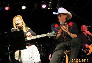 Thanking everyone for coming and thanking Opry owner Roger Beyers for having this show.
