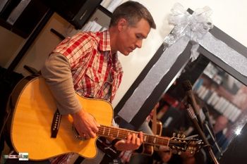 Pauly layin' down some rhythm @ The Studio Holiday Party, 12/9/10
