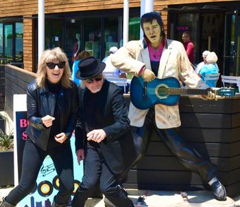 Suzy Starlite & Simon Campbell Memphis with Elvis Photographer: Gary Eckhart
