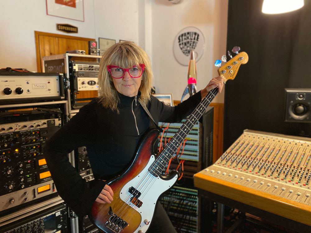 Suzy Starlite with her Fender Precision bass 1974 with Ellio Martina bass mute