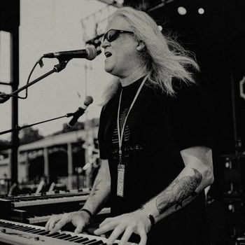 Rick Jones: Lead Vocals/Keys/Organ

