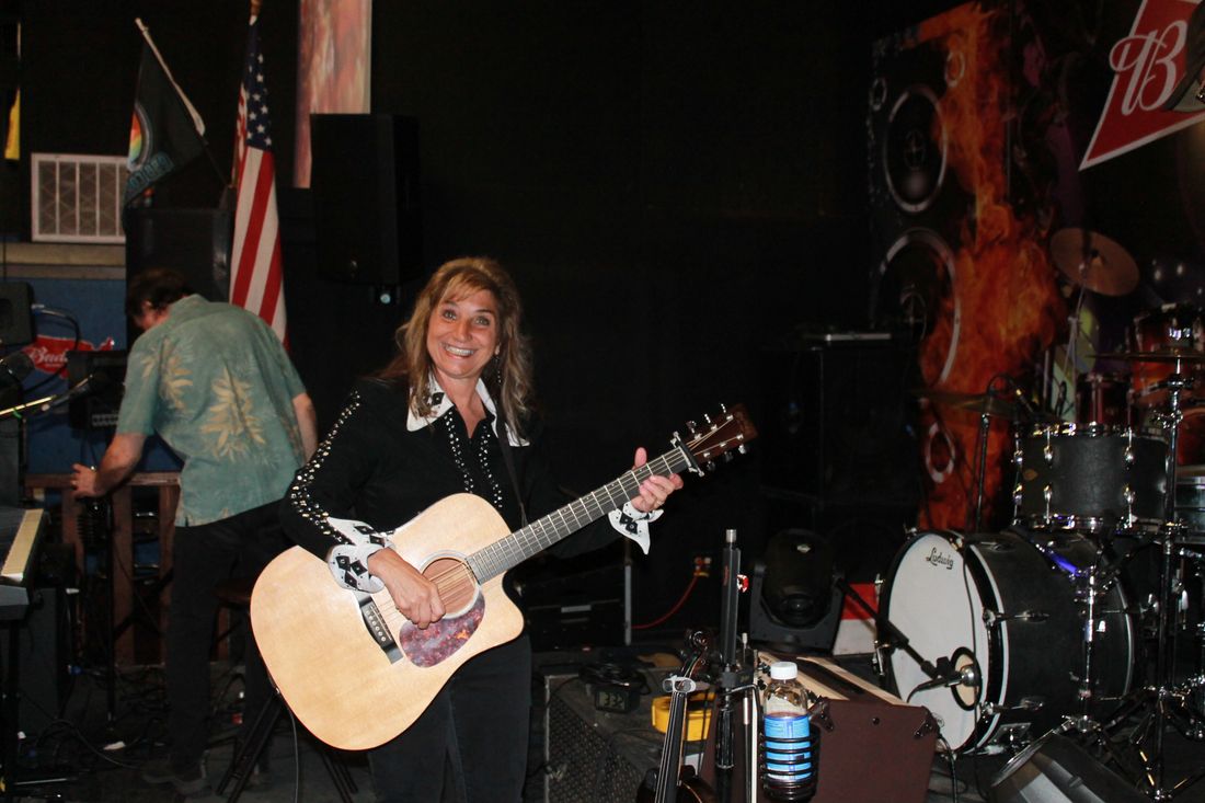 Darlene And The Boys performing at the Tipsy Monkey-Weslaco, Texas.
