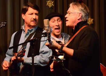 Bob Knysz-mandolin, Scott-bass, Buck Peacock-guitar. Eddie's Attic, Decatur GA. 2/2/11
