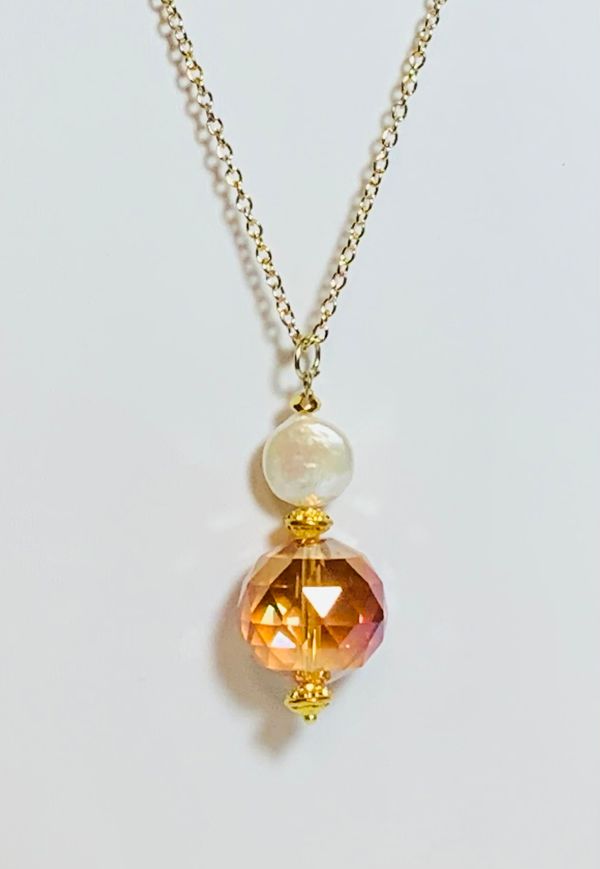 Pearl and glass bead pendant necklace