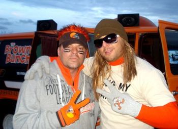 Brett Michaels in the MUNI! MONDAY NIGHT FOOTBALL IN CLEVELAND 11.16.2009
