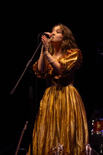 Eliza Delf @ The Corn Hall, Diss (2024).  Photo credit: Owain Delf
