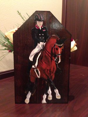 Gorgeous Bay Dressage horse with Swarovski Crystal braids and brow band.
The box is mahogany stained pine.
Painting is acrylic with a lovely semi gloss finish. $99.00
Free Shipping!