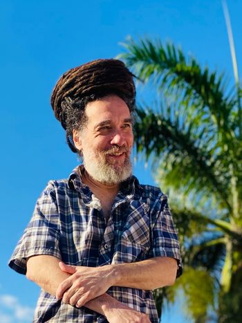 JAH CHRIS / VOCALS / BASS GUITAR

