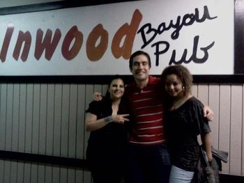lead singer ~gEORgETTE~ @ Inwood Bayou Pub with new SUperTONic fans

