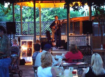 Dan singin' solo @ Hondo's on Main Fredrickburg,TX 6/8/07
