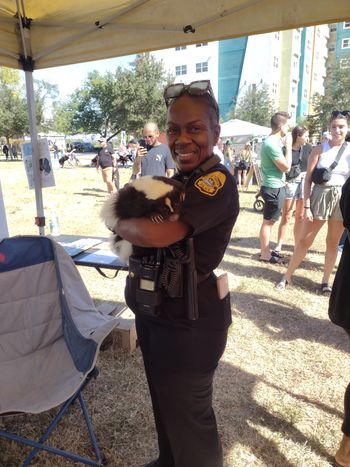 Tampa PD Showin up and showin out! Looking good Officer! 🦨💗
