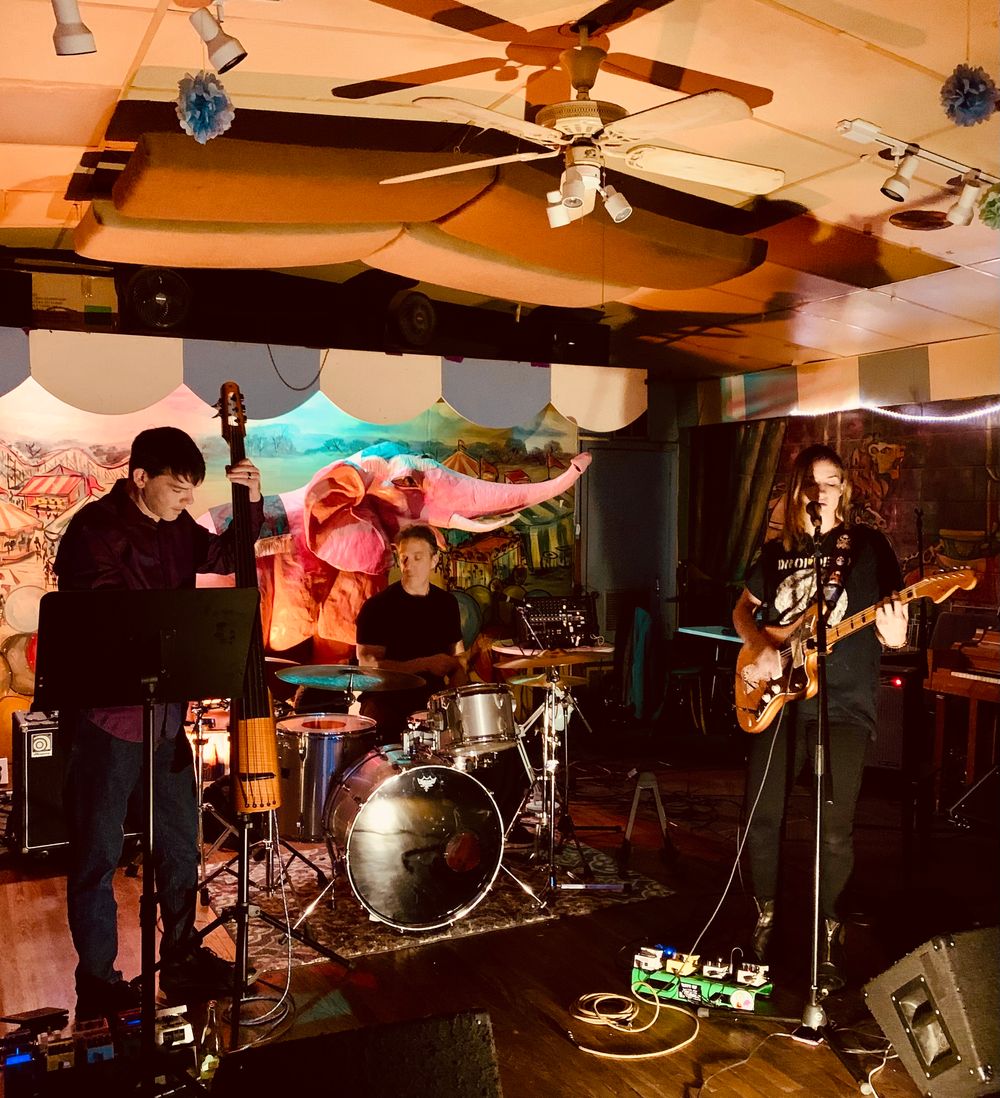 CAROUSEL LOUNGE 3/4/2023 photo by @rubbishcook