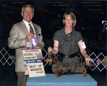 Lovely sister Jersey with her mommy Pam! Jersey also took a 4 point major her first weekend out in the show ring!!
