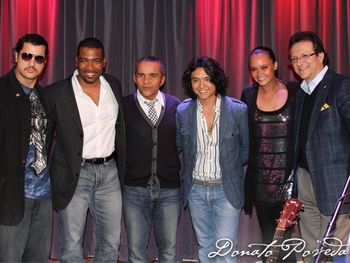 ACE Rojas Jr., Carlos Alvarez (Locutor de la Radio KLOVE 107.5 FM LA), Donato Poveda, Rayito, Shaila Dúrcal, y Gabriel Abaroa (Presidente de la Academia de los Latin GRAMMY).
