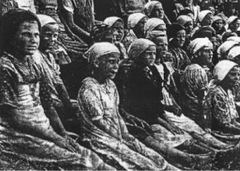 Polish children waiting in Kazakh
