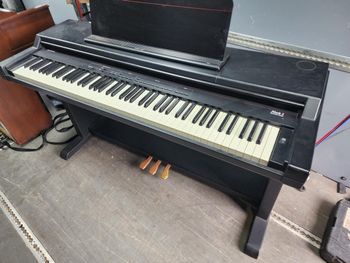 Kurzweil Mark 5 electric piano, good condition with bench. 400.00 delivered
