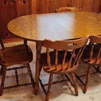 Kitchen table and 5 chairs