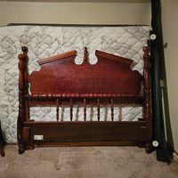 Four poster bed with frame / mattress if wanted.