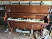 Yamaha P-202 Studio upright with bench