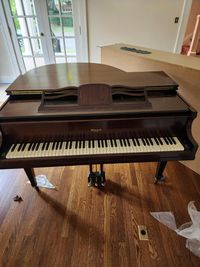 Baldwin Howard Baby Grand .