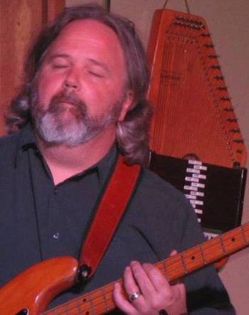 Stuart Lee ,Bass
