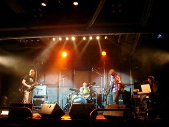 Ting Bu Dong at The Wall, Taipei 2008
