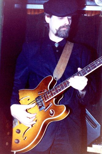 Brad Vickers and the 3-string Harmony Bass
