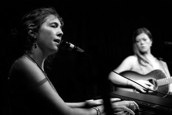 Ellen at the Red Curtain Music Series with the exceptionally talented Liz Longley in the background
