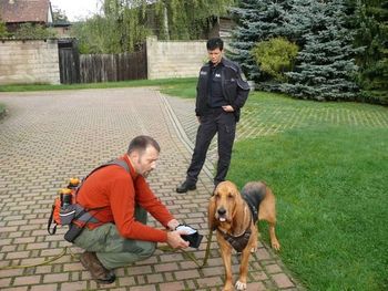 Emi works her first official trails for the police.
