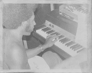 If you enlarge this you can see an old moog on top of the rhodes... Most of u have no idea what u lookin at but those who do know its tha read deal...

