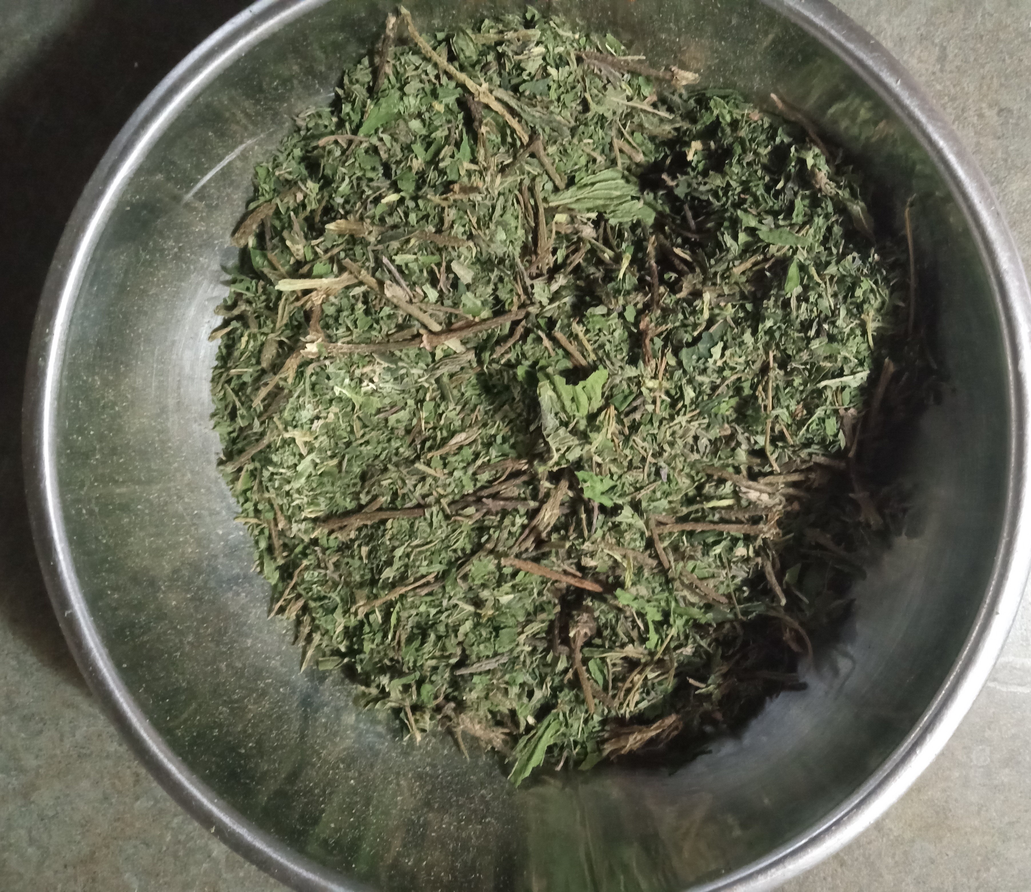 Stinging nettle - crumbled nettle