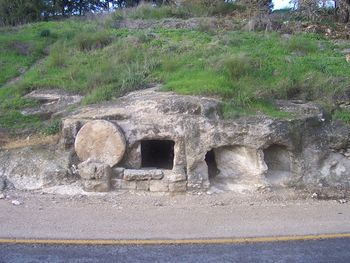 No, this is not "the" tomb. This is just one they found by the side on the highways.
