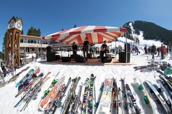Stevens Pass Springfest '16 - Roemen and The Whereabouts
