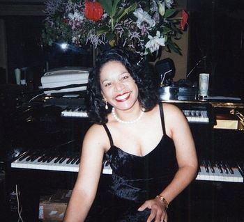 Tracey Whitney gigging in Japan, where she lived and performed from 1995-2000. 5 glorious years!
