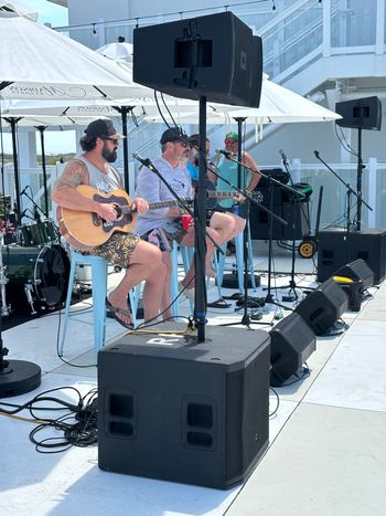 Rob and legendary songwriter Wyatt Durette in a songwriter round with Uncle Dubby Blowing harp.  Wyatt wrote hit songs such "Beautiful Crazy" for Luke Combs and "Toes" for Zach Brown.  What an honor to perform along side such amazing talent.

