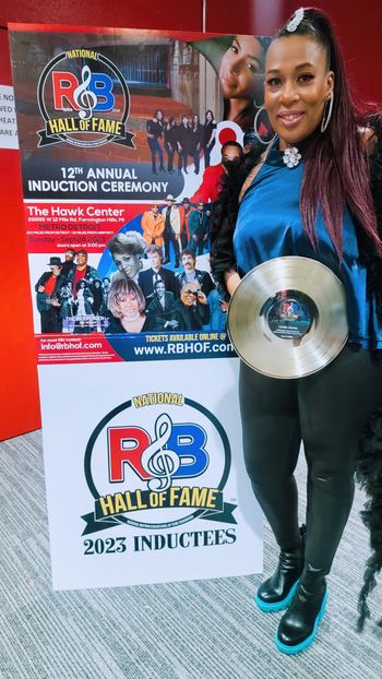 Terry holding her Mom Linda Jones Awards for being posthumously inducted into the Rhythm and Blues Hall Of Fame 2023
