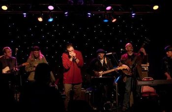George, Sandy Mack, Rob Paparozzi, Hubert Sumlin, Jeff Ganz and Dave Keyes playin' some blues!
